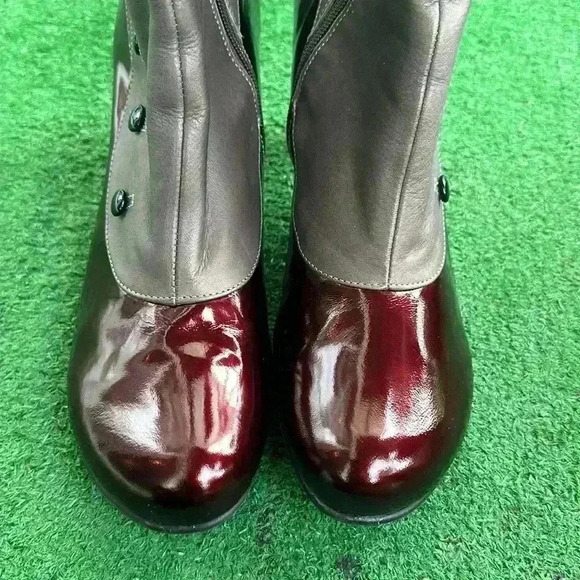 John Fluevog reserved - Picture 3 of 8